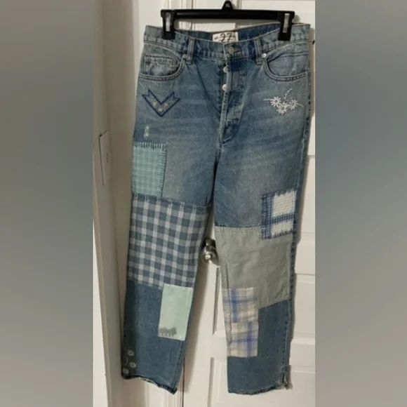 FREE PEOPLE STEINBECK PATCHED STRAIGHT LEG JEANS Size 27 - Picture 13 of 16